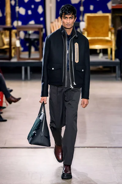 Look 19